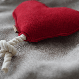 Alternative view of Zabawka szarpak - Serce